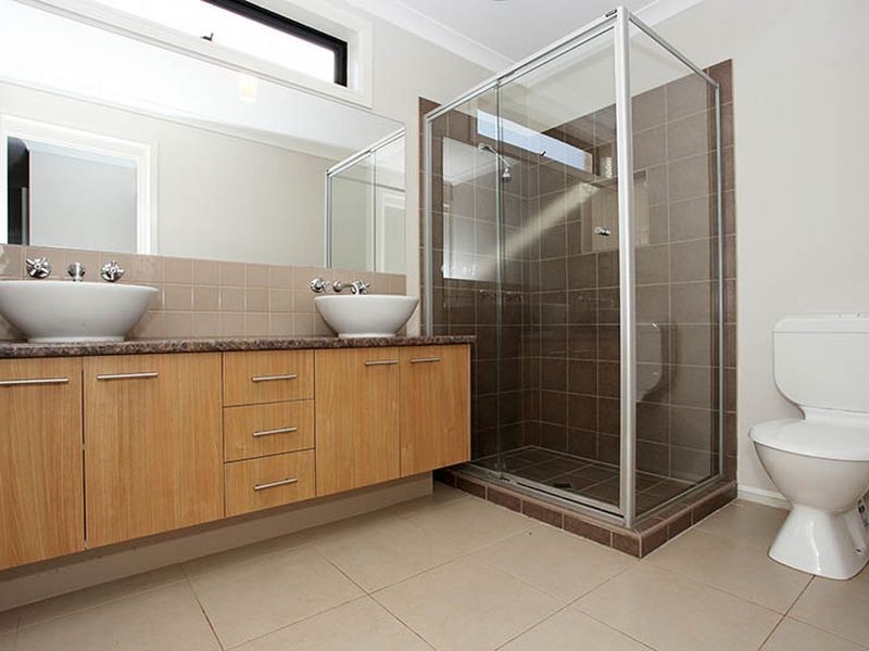 47 Flametree Circuit, Cranbourne East VIC 3977