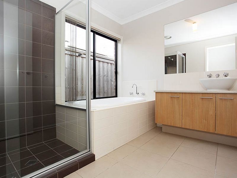 47 Flametree Circuit, Cranbourne East VIC 3977