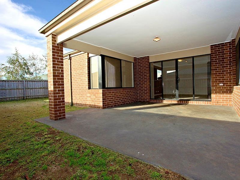 47 Flametree Circuit, Cranbourne East VIC 3977