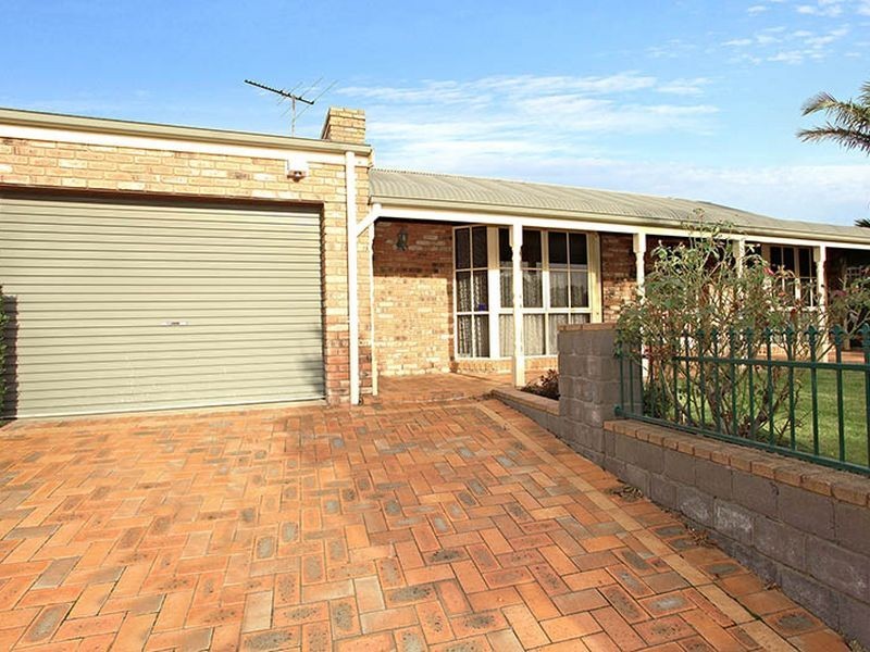 64 Lawless Drive, Cranbourne North VIC 3977