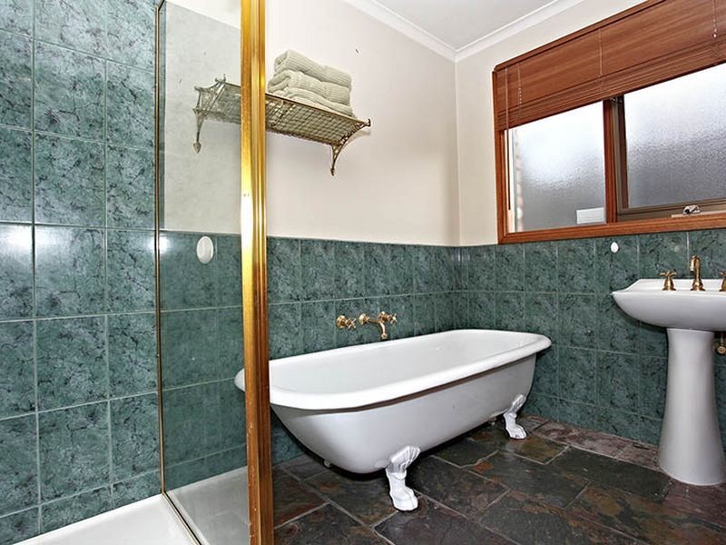64 Lawless Drive, Cranbourne North VIC 3977