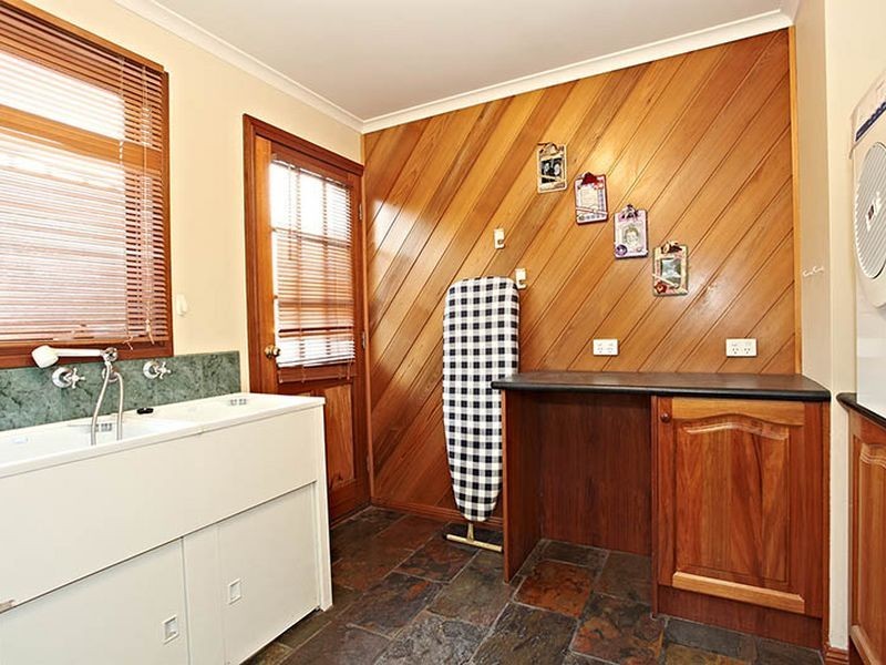 64 Lawless Drive, Cranbourne North VIC 3977
