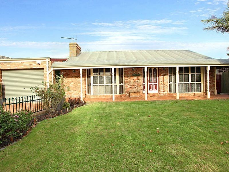 64 Lawless Drive, Cranbourne North VIC 3977