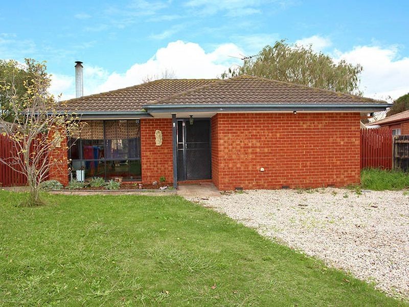 16 Bradley Way, Cranbourne West VIC 3977