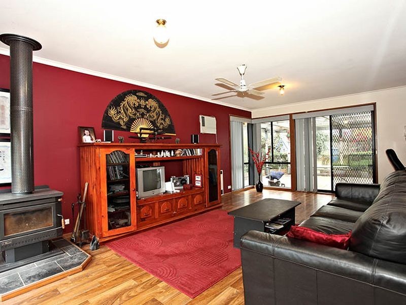 16 Bradley Way, Cranbourne West VIC 3977