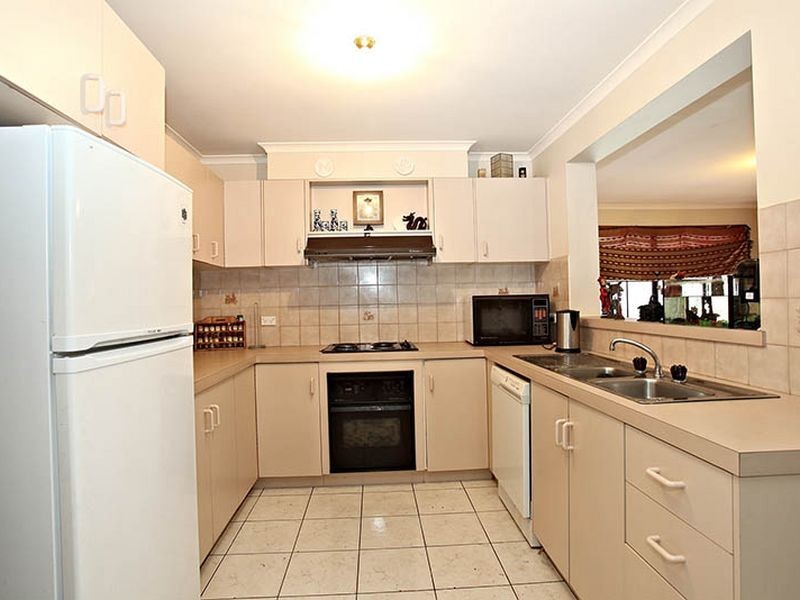 16 Bradley Way, Cranbourne West VIC 3977