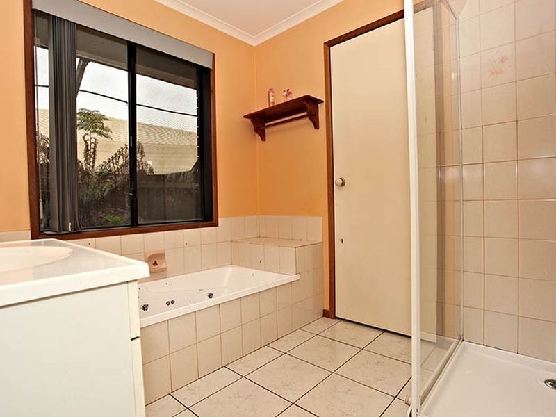 16 Bradley Way, Cranbourne West VIC 3977