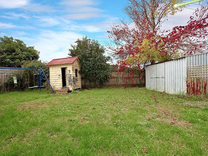 16 Bradley Way, Cranbourne West VIC 3977