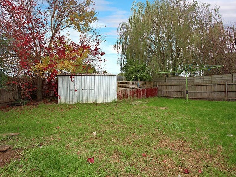 16 Bradley Way, Cranbourne West VIC 3977