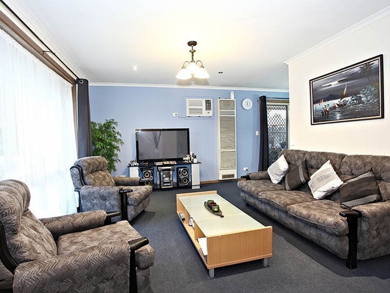 1/15 David Avenue, Cranbourne West VIC 3977