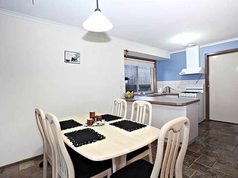 1/15 David Avenue, Cranbourne West VIC 3977