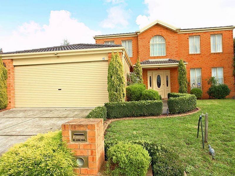 7 Houndsforth Street, Cranbourne East VIC 3977