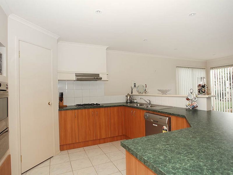 7 Houndsforth Street, Cranbourne East VIC 3977