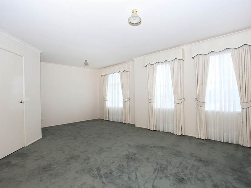 7 Houndsforth Street, Cranbourne East VIC 3977