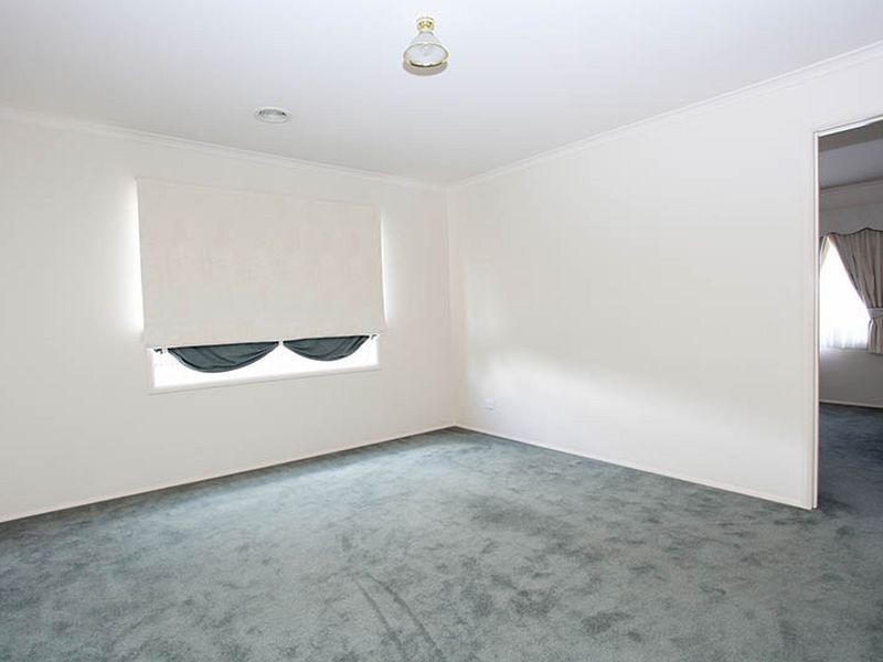 7 Houndsforth Street, Cranbourne East VIC 3977