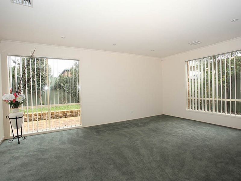 7 Houndsforth Street, Cranbourne East VIC 3977