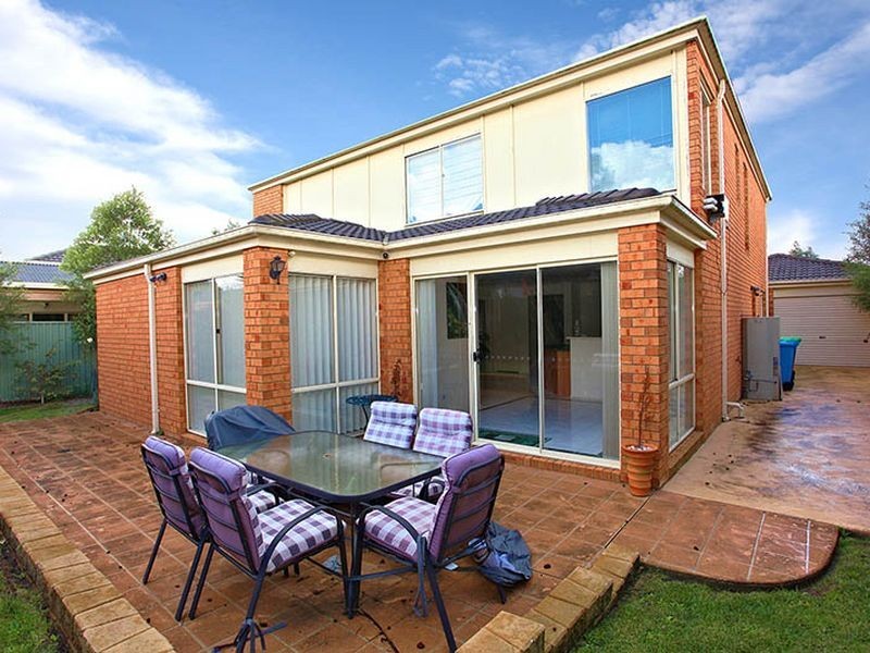 7 Houndsforth Street, Cranbourne East VIC 3977