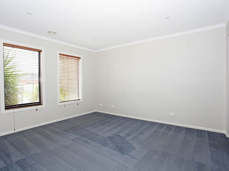 4 Faldo Place, Cranbourne North VIC 3977