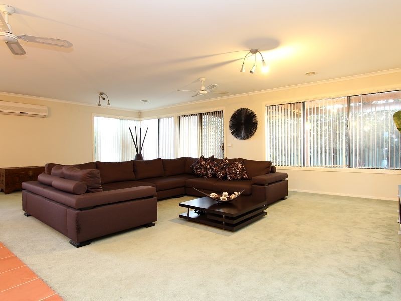 19 Greenock Crescent, Cranbourne VIC 3977