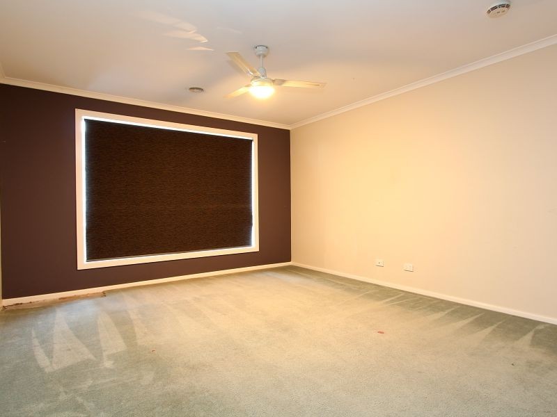 19 Greenock Crescent, Cranbourne VIC 3977