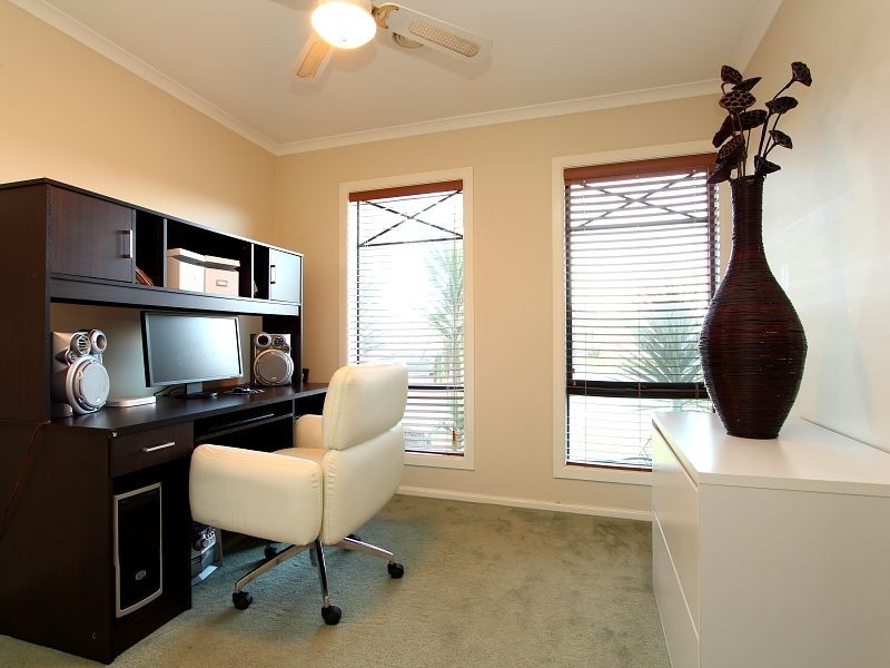 19 Greenock Crescent, Cranbourne VIC 3977