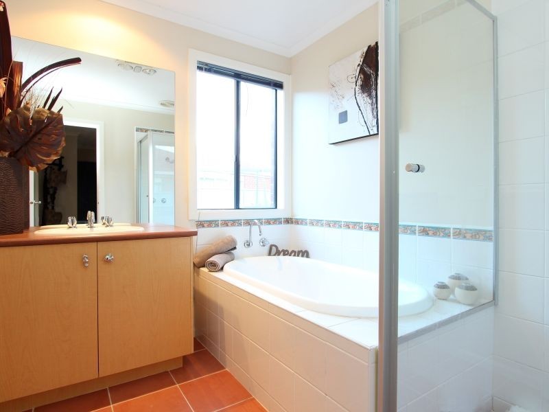 19 Greenock Crescent, Cranbourne VIC 3977