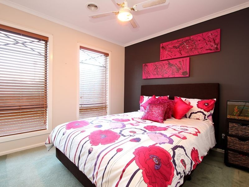 19 Greenock Crescent, Cranbourne VIC 3977