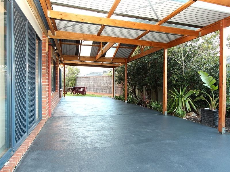 19 Greenock Crescent, Cranbourne VIC 3977