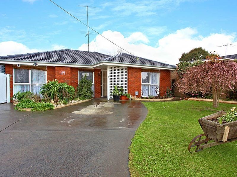 17 Roma Avenue, Cranbourne VIC 3977