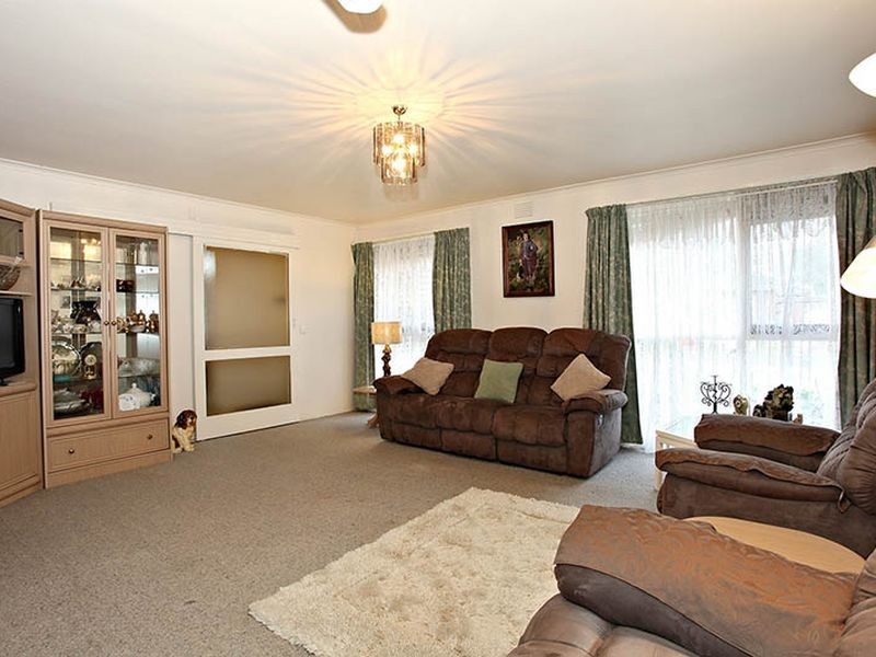 17 Roma Avenue, Cranbourne VIC 3977