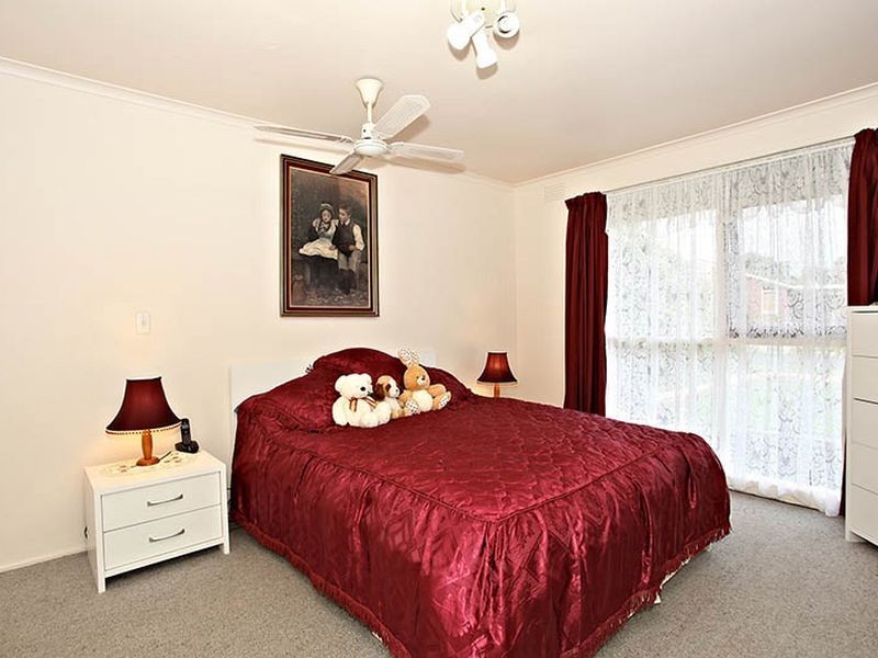 17 Roma Avenue, Cranbourne VIC 3977