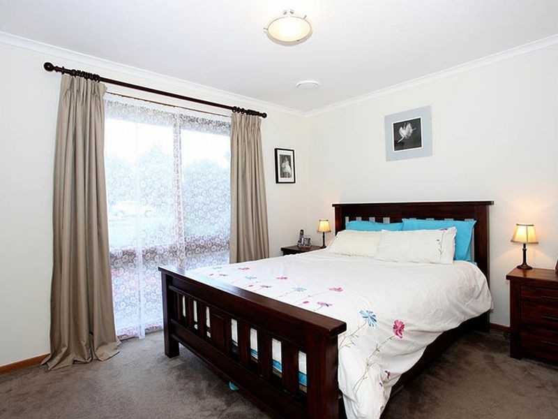 3 Walnut Court, Cranbourne North VIC 3977