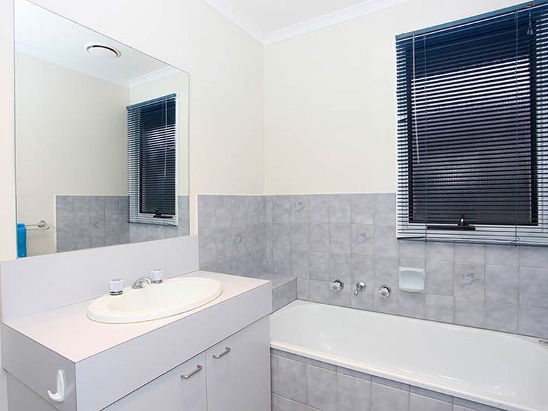 3 Walnut Court, Cranbourne North VIC 3977