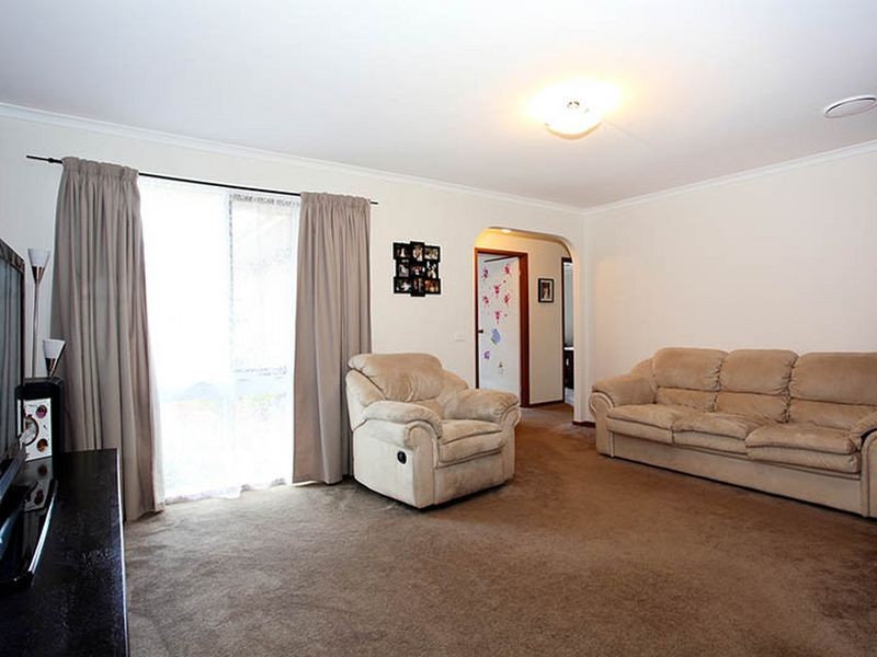 3 Walnut Court, Cranbourne North VIC 3977