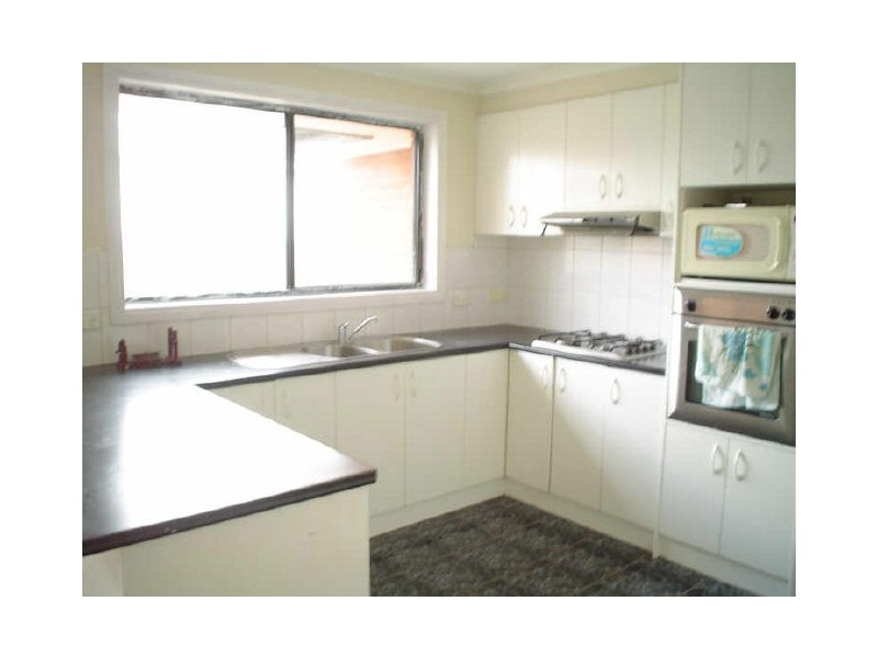 1 Tauna Place, Cranbourne VIC 3977