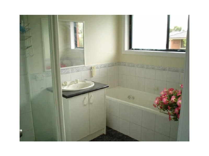 1 Tauna Place, Cranbourne VIC 3977