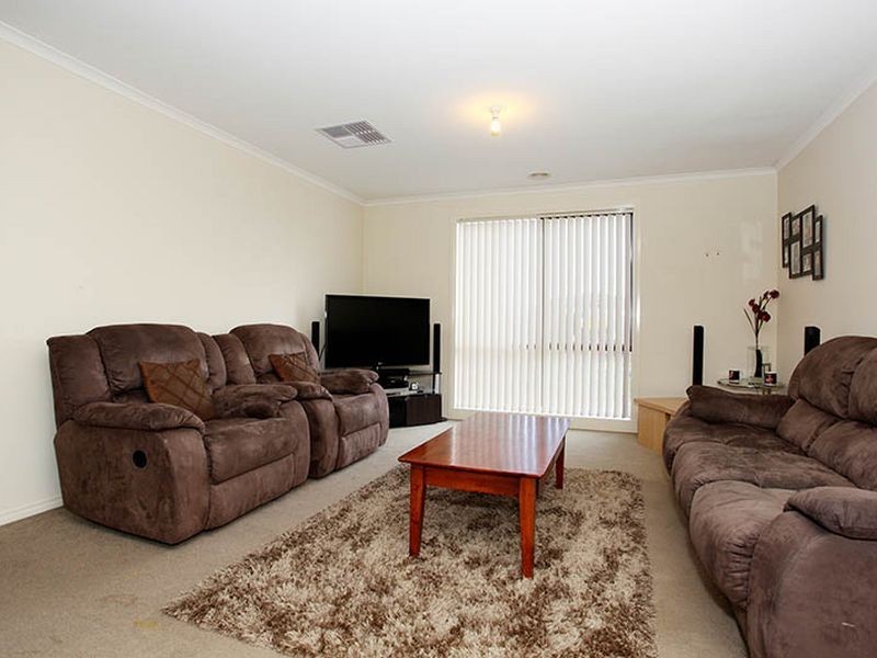 75 Phoenix Avenue, Cranbourne VIC 3977