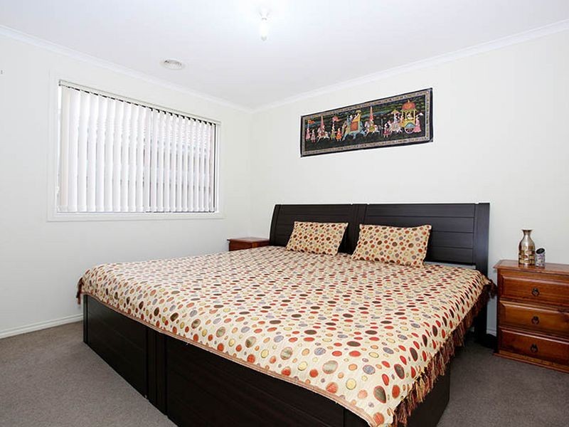 75 Phoenix Avenue, Cranbourne VIC 3977