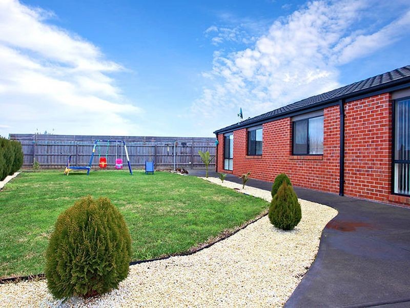 75 Phoenix Avenue, Cranbourne VIC 3977