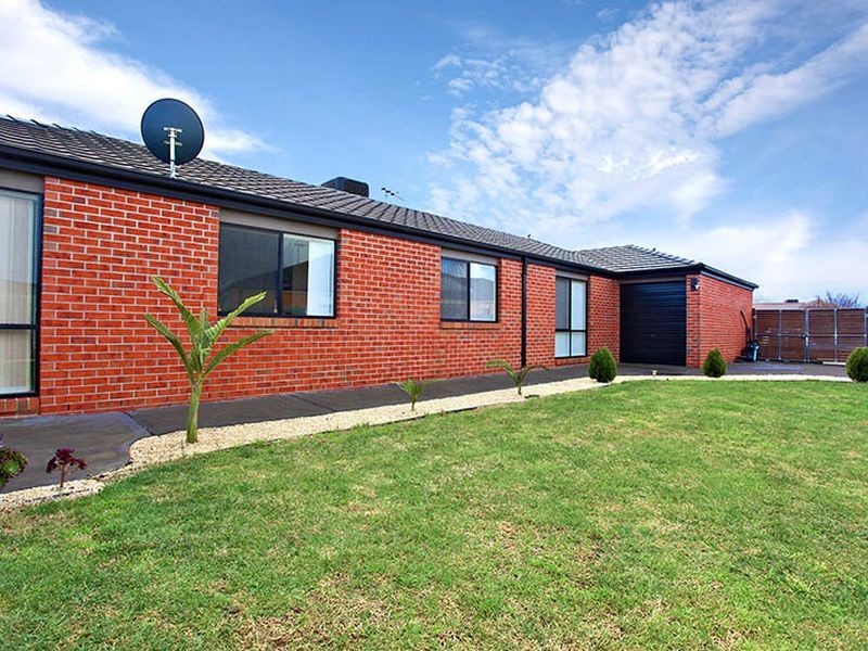 75 Phoenix Avenue, Cranbourne VIC 3977