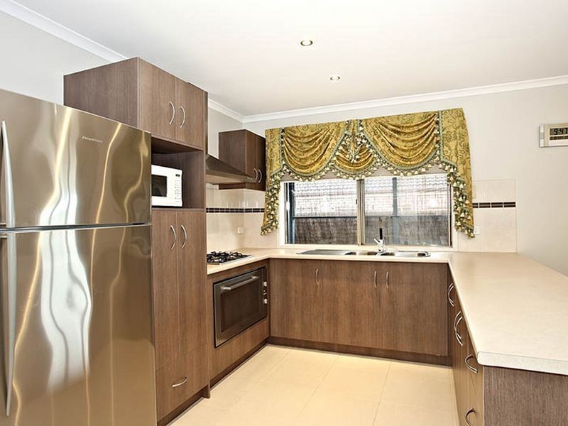 11 Elphin Close, Lynbrook VIC 3975