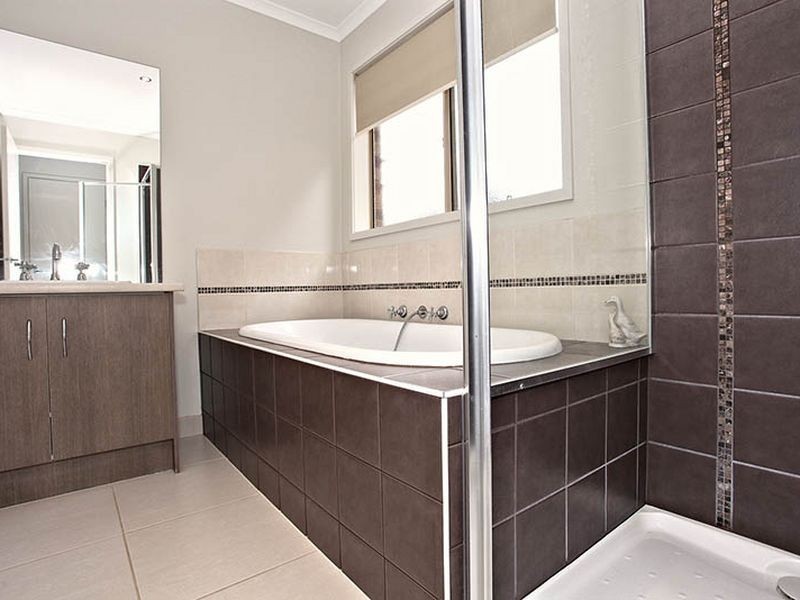 11 Elphin Close, Lynbrook VIC 3975