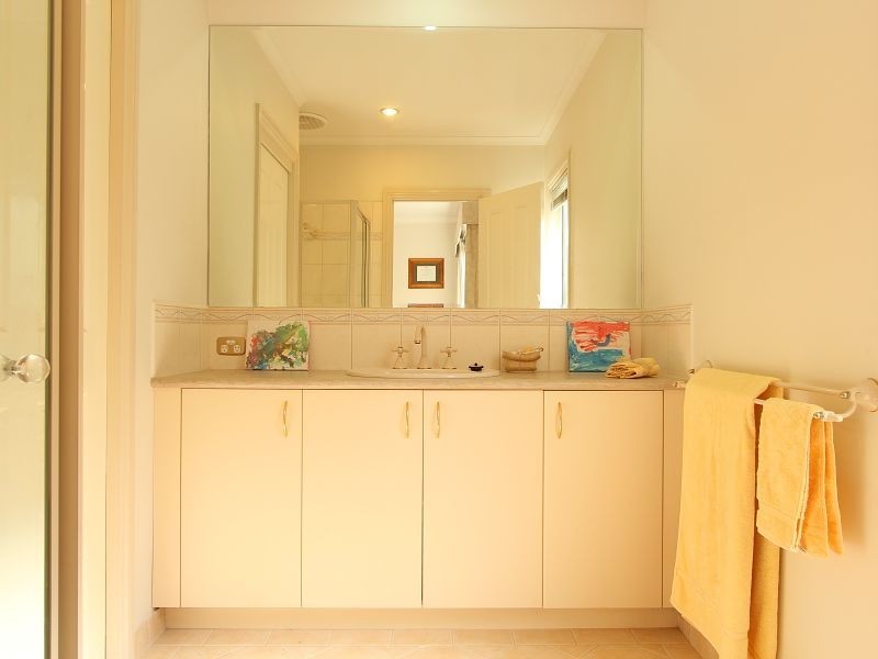 1 Waterside Drive, Cranbourne East VIC 3977