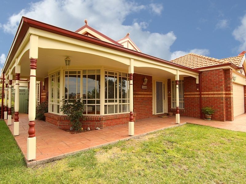 1 Waterside Drive, Cranbourne East VIC 3977