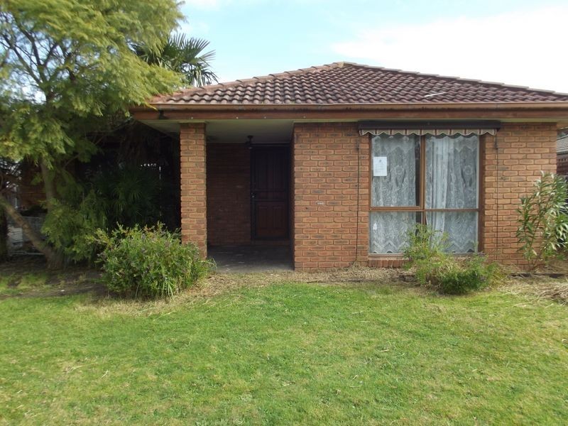 31 Hazelwood Avenue, Cranbourne North VIC 3977