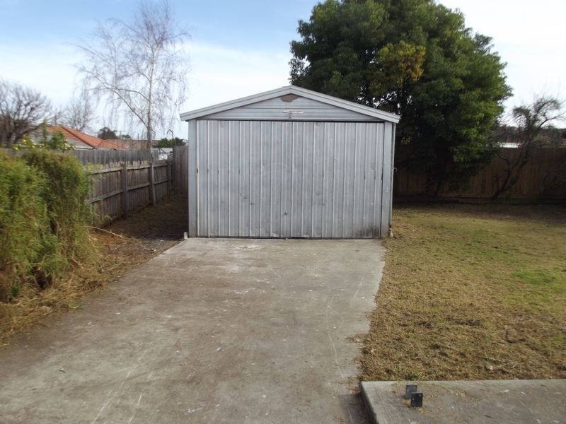 31 Hazelwood Avenue, Cranbourne North VIC 3977