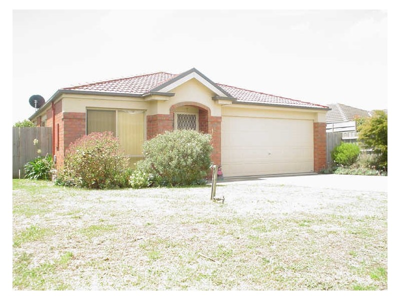 15 Friendship Close, Cranbourne VIC 3977