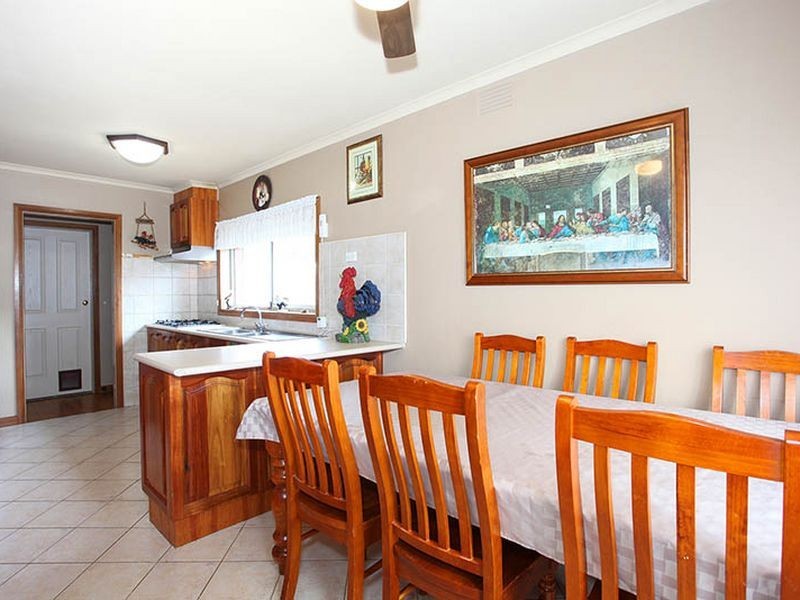 16 Cranbourne Drive, Cranbourne VIC 3977