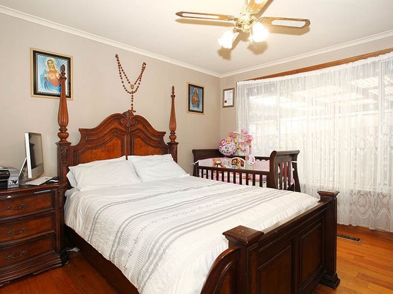 16 Cranbourne Drive, Cranbourne VIC 3977