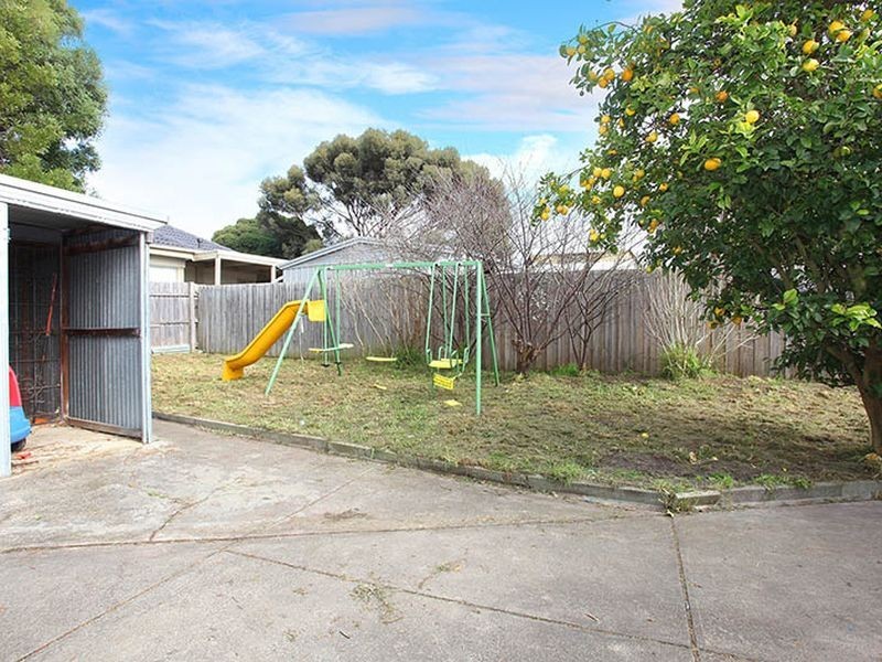 16 Cranbourne Drive, Cranbourne VIC 3977